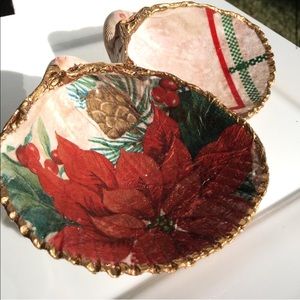 Set of 2 Christmas Decorative Shells
